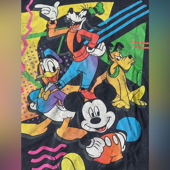 VINTAGE DISNEY MICKEY AND FRIENDS TSHIRT - Picture 4 of 6